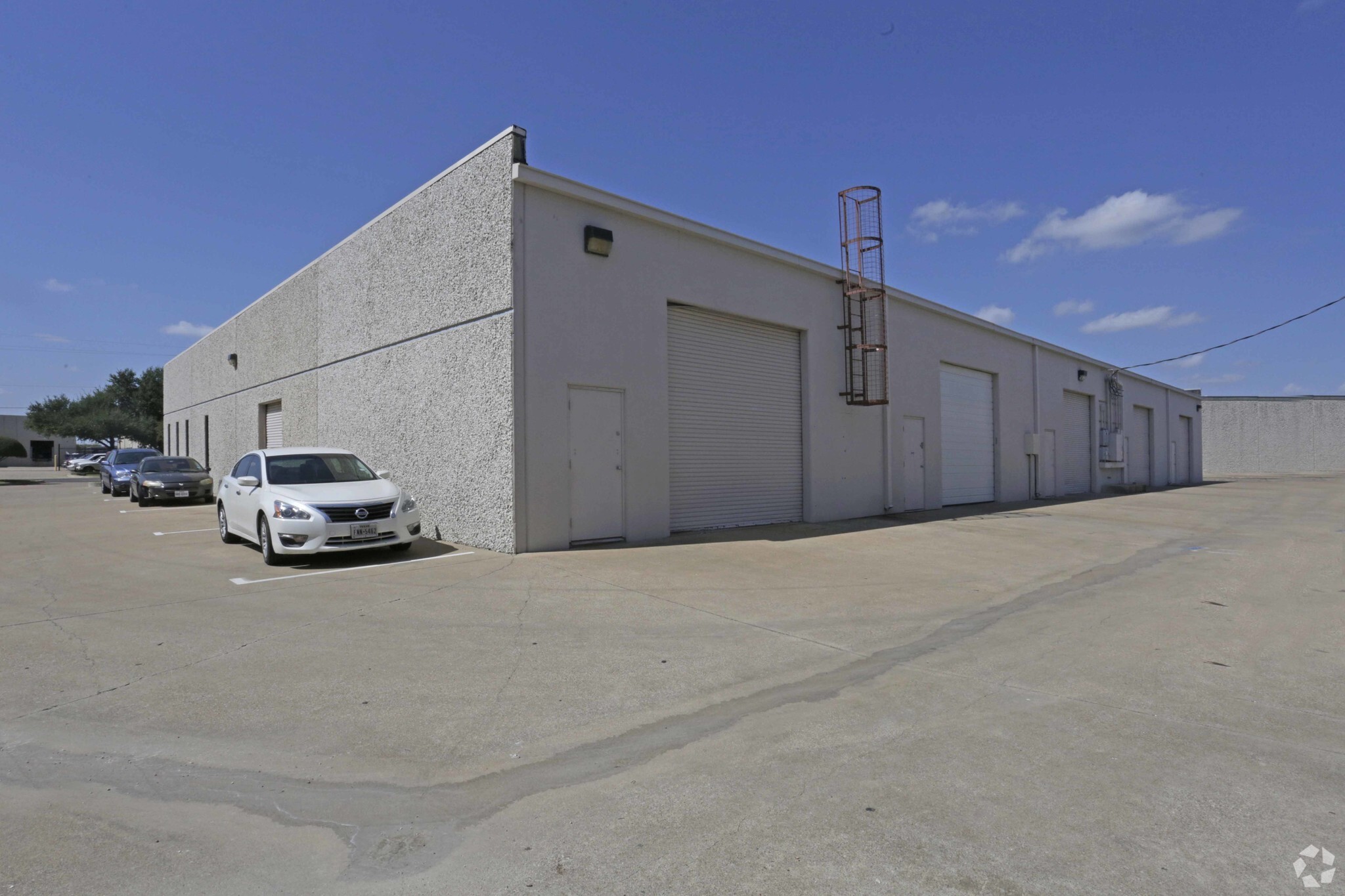 10840 Sanden Dr, Dallas, TX 75238 - Industrial for Sale | LoopNet