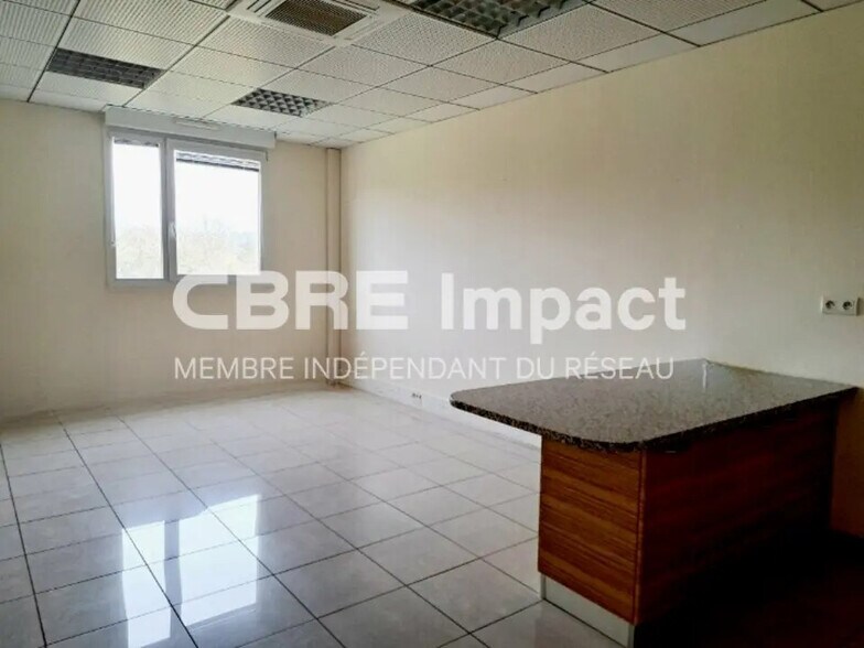 Office in Fontaine-lès-Dijon for lease - Interior Photo - Image 3 of 8