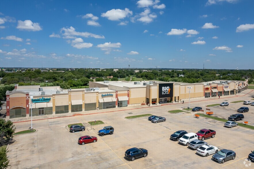 1201 S Interstate 35, Round Rock, TX for lease - Building Photo - Image 3 of 8