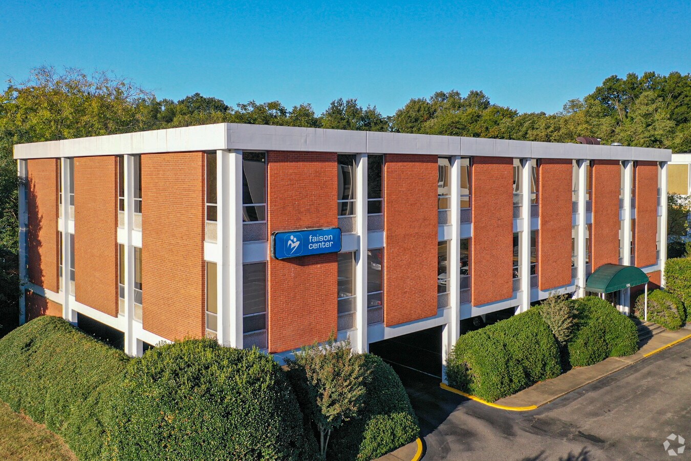 1506 Willow Lawn Dr, Richmond, VA 23230