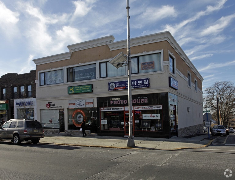 261-263 Broad Ave, Palisades Park, NJ for lease - Building Photo - Image 2 of 3