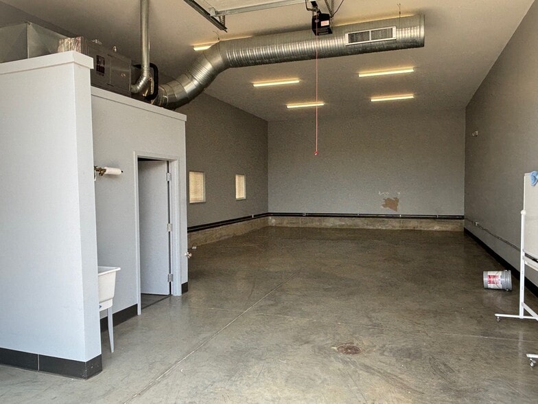 1035 Parkway Dr, Spring Hill, TN for lease - Building Photo - Image 2 of 4