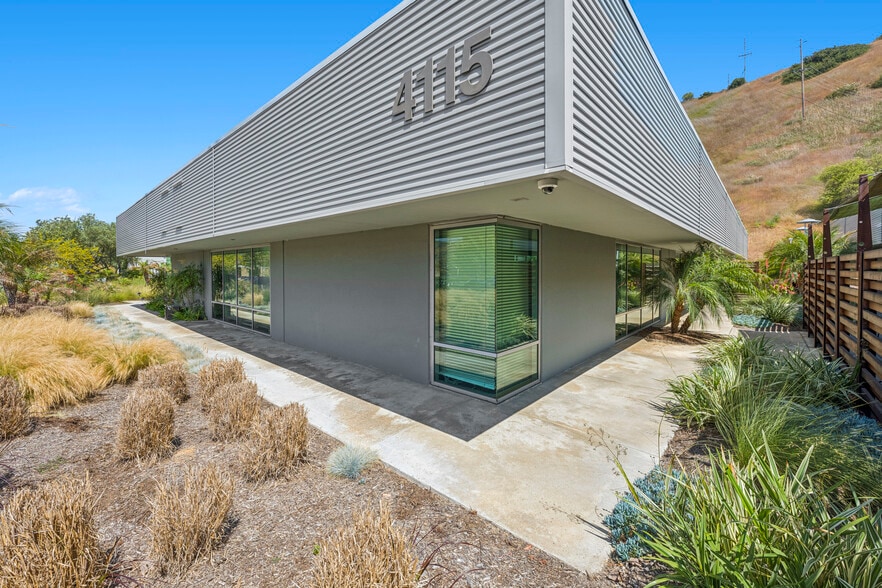 4115 Sorrento Valley Blvd, San Diego, CA for lease - Building Photo - Image 3 of 23