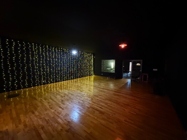 10415-10419 Burbank Blvd, North Hollywood, CA for sale - Building Photo - Image 1 of 1