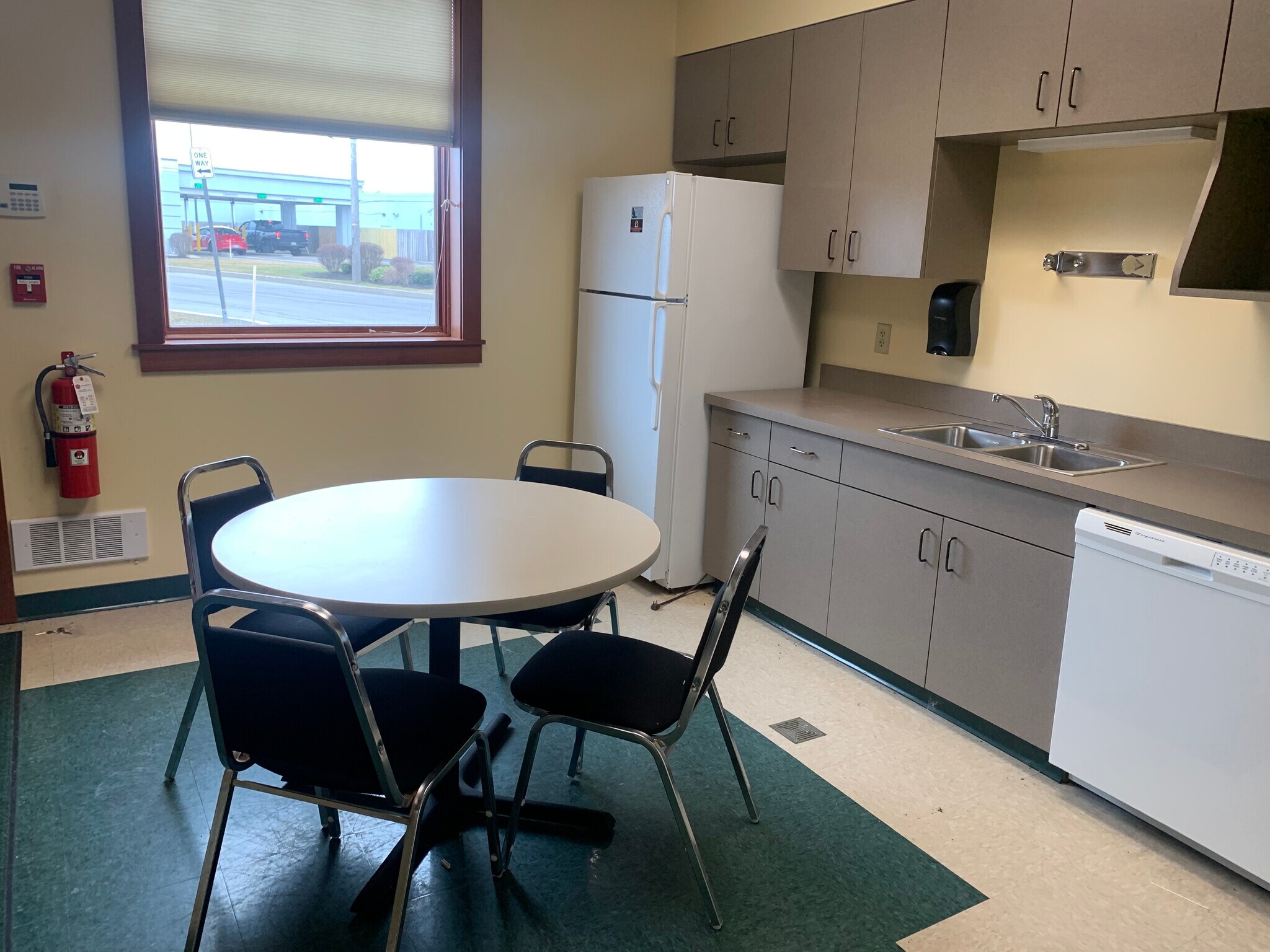 275 Meadow Dr, North Tonawanda, NY 14120 Pizza Hut