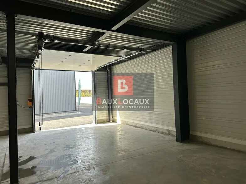 Flex in Vedène for lease - Interior Photo - Image 2 of 7