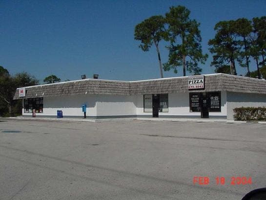 302 SW Tulip Blvd, Port Saint Lucie, FL for lease - Primary Photo - Image 2 of 4