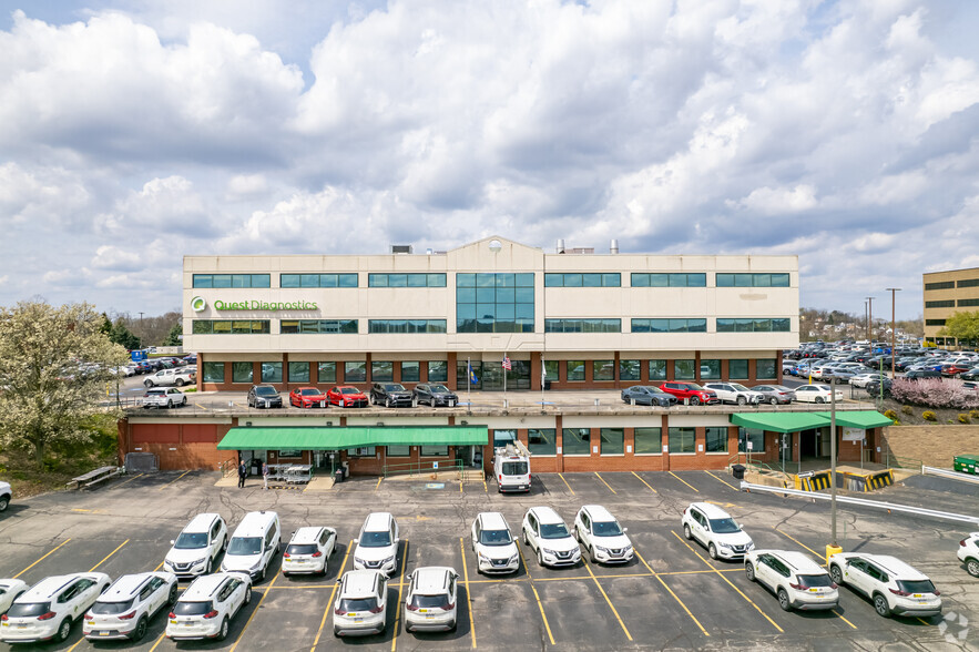 875 Greentree Rd, Pittsburgh, PA for lease - Building Photo - Image 2 of 6