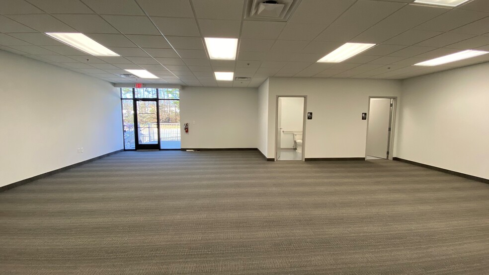 1001 Bond St, Charlotte, NC for lease - Interior Photo - Image 2 of 16