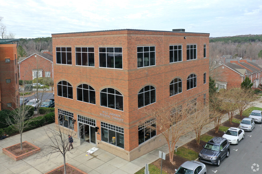 600 Market St, Chapel Hill, NC for lease - Building Photo - Image 1 of 34