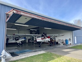 Thun Field Airplane Hangar - Airplane Hangar