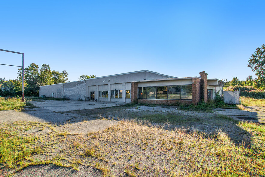 65700 Gratiot Ave, Lenox, MI for sale - Primary Photo - Image 1 of 20