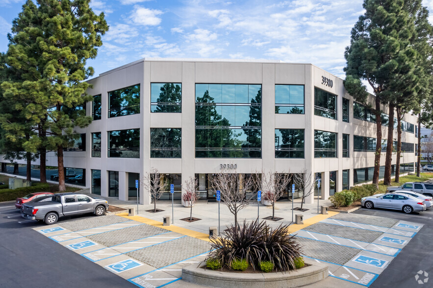 39300 Civic Center Dr, Fremont, CA for lease - Building Photo - Image 1 of 9