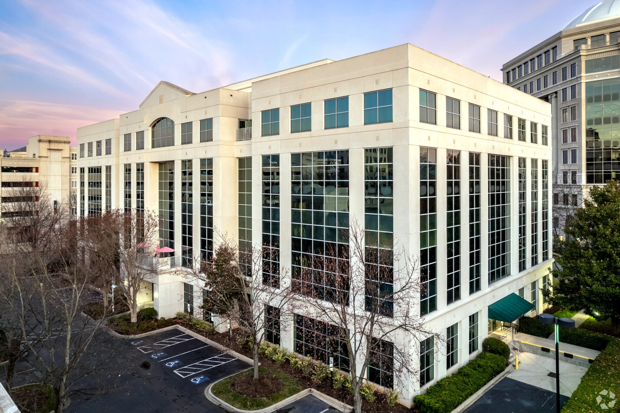 5605 Carnegie Blvd, Charlotte, NC for lease Primary Photo- Image 1 of 28