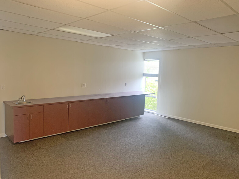 5830 Commerce Blvd, Rohnert Park, CA for lease - Interior Photo - Image 3 of 9