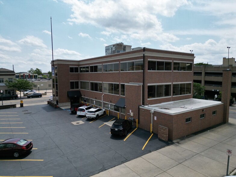 215 S Center St, Royal Oak, MI for lease - Building Photo - Image 2 of 7