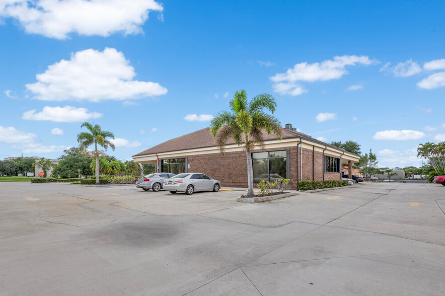 665 S Apollo Blvd, Melbourne, FL for sale - Building Photo - Image 3 of 29