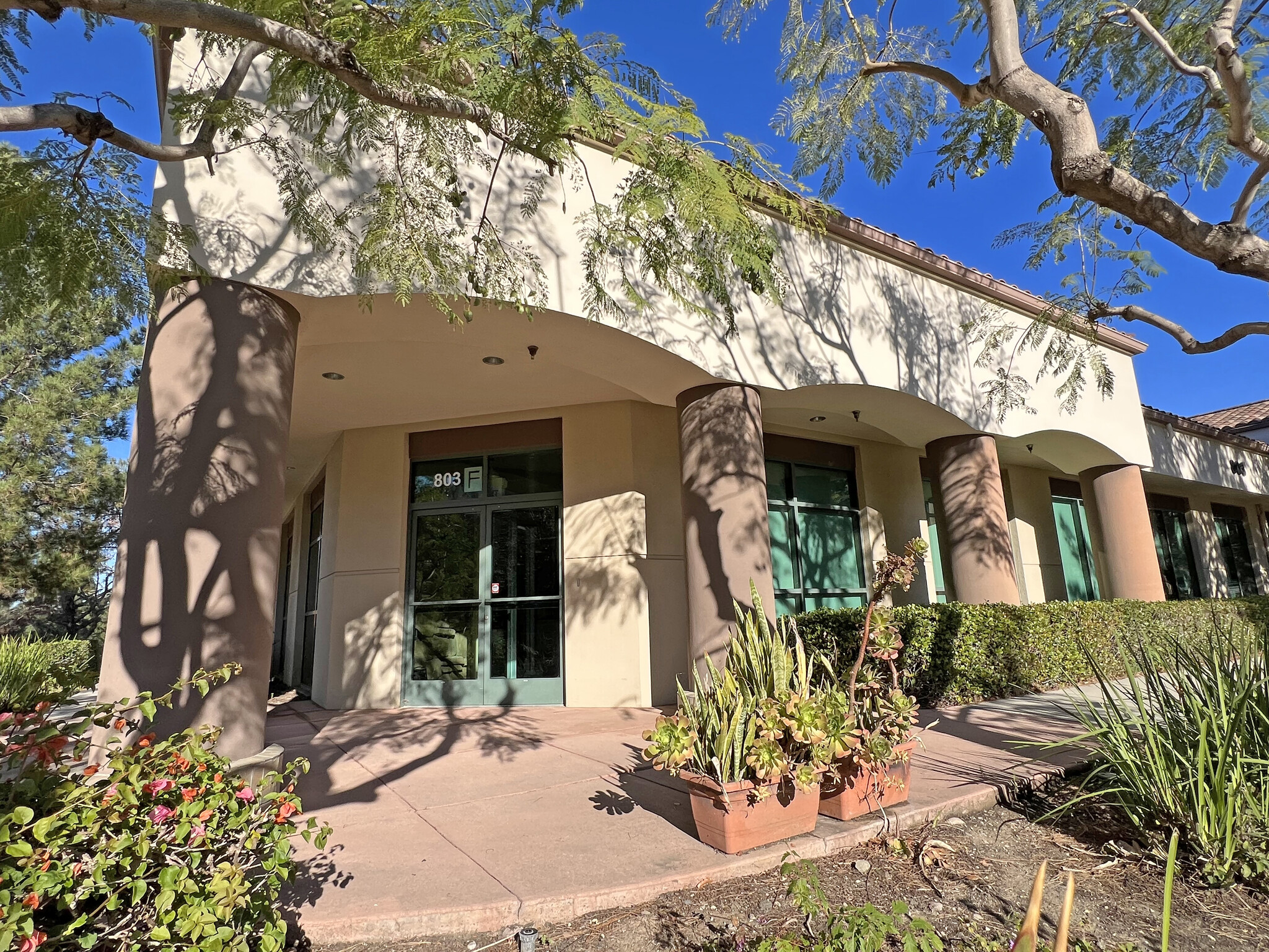 803 Camarillo Springs Rd, Camarillo, CA for lease Building Photo- Image 1 of 10