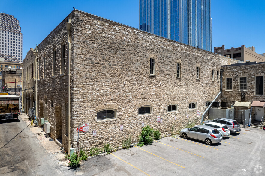 316-318 Congress Ave, Austin, TX for lease - Building Photo - Image 3 of 9