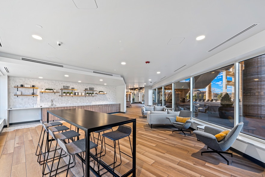 6312 S Fiddlers Green Cir, Greenwood Village, CO for lease - Lobby - Image 3 of 16