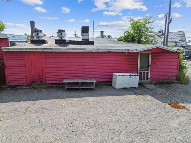 164 Pleasant St, Brunswick, ME for sale - Building Photo - Image 3 of 12