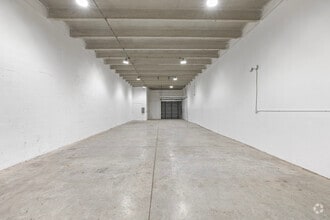 7506-7560 NW 70th St, Miami, FL for lease Interior Photo- Image 2 of 5