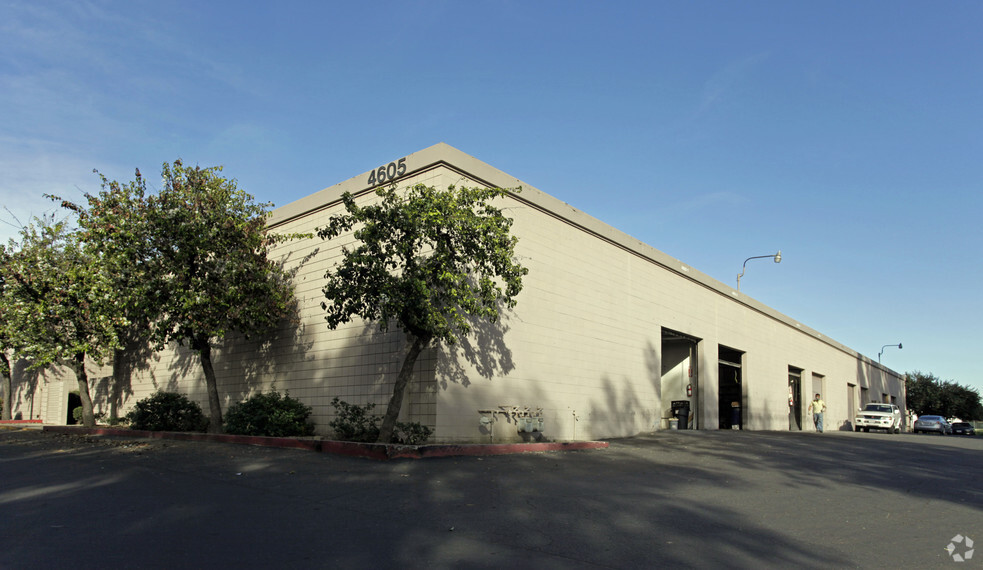 4601 Brooks St, Montclair, CA for lease - Primary Photo - Image 2 of 4