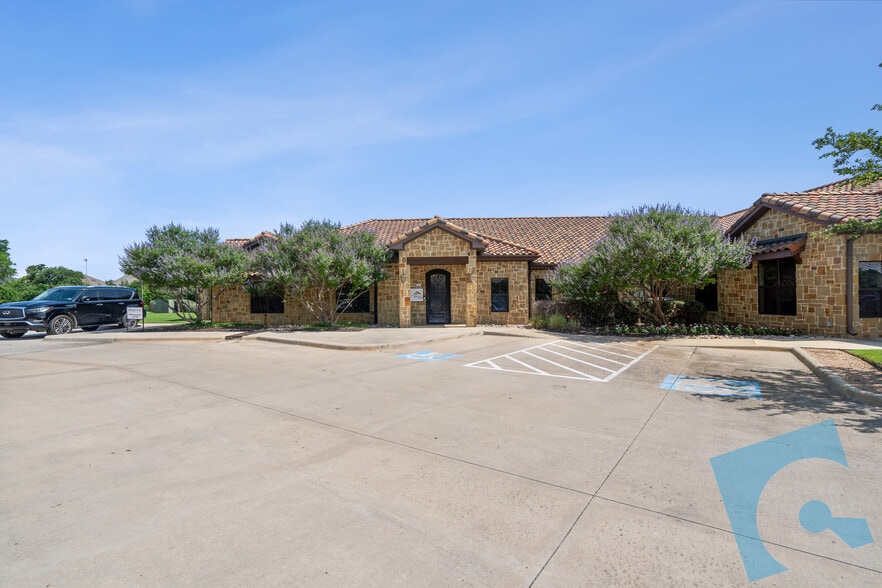 2011 E Kirkwood Blvd, Southlake, TX for lease - Primary Photo - Image 1 of 18