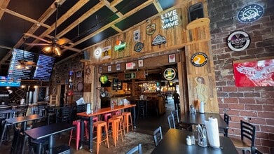 234 SW 5th St, Grants Pass, OR for sale Interior Photo- Image 2 of 30