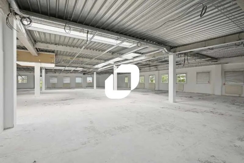 Office in Marcoussis for lease - Interior Photo - Image 2 of 16