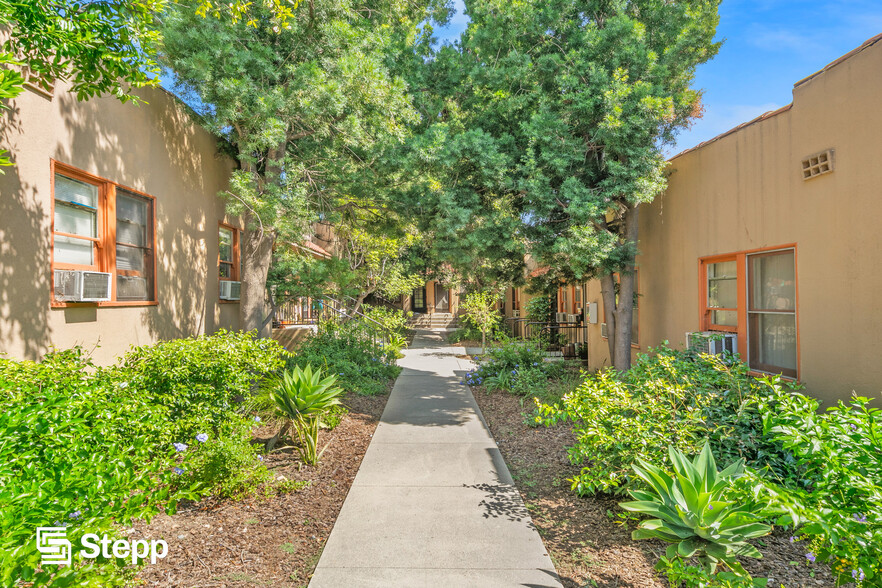 2548-2562 El Molino Ave, Altadena, CA for sale - Building Photo - Image 1 of 1