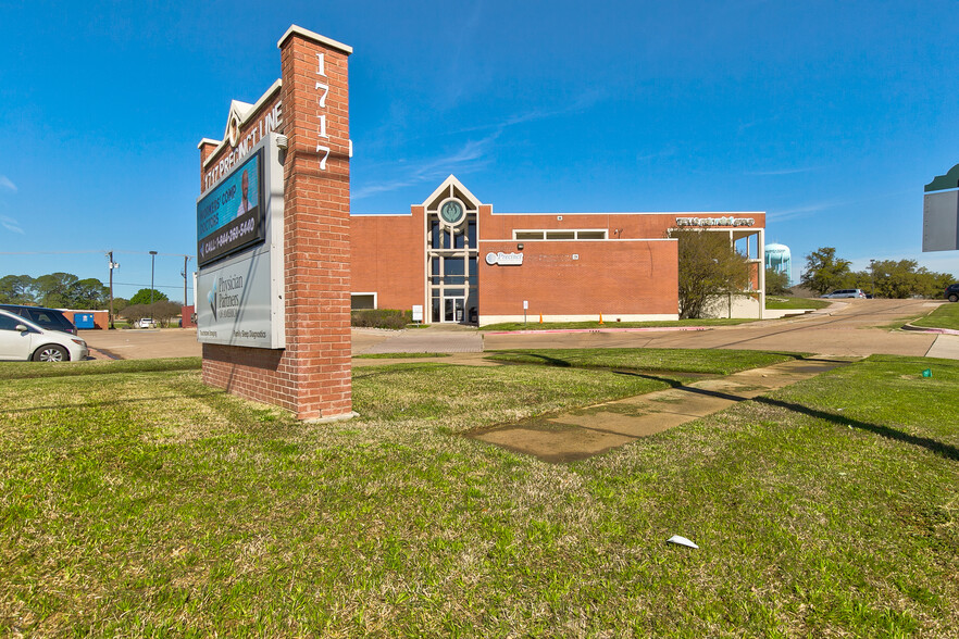 1717 Precinct Line Rd, Hurst, TX for lease - Building Photo - Image 3 of 21