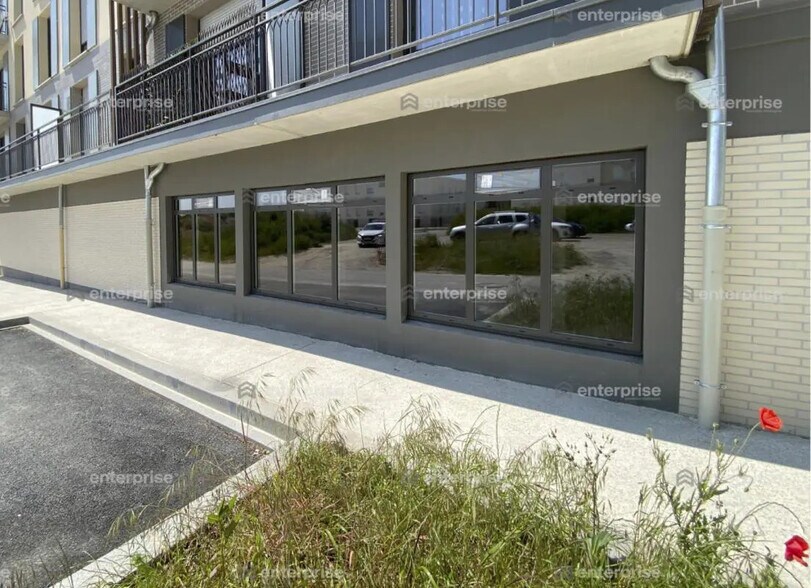 Retail in Compiègne for sale - Building Photo - Image 2 of 5