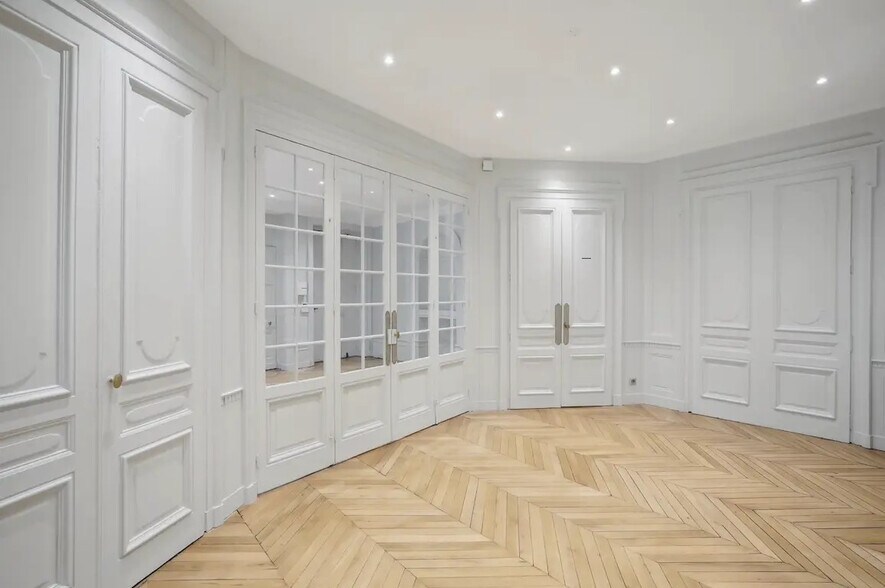 Office in Paris for lease - Interior Photo - Image 2 of 5