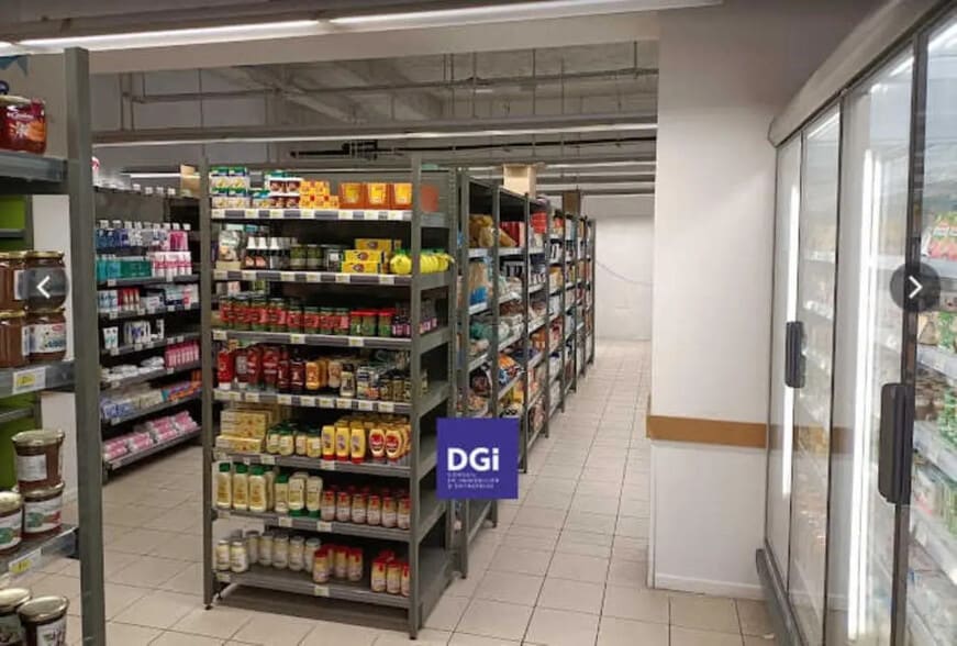 Retail in Nîmes for lease - Interior Photo - Image 3 of 3