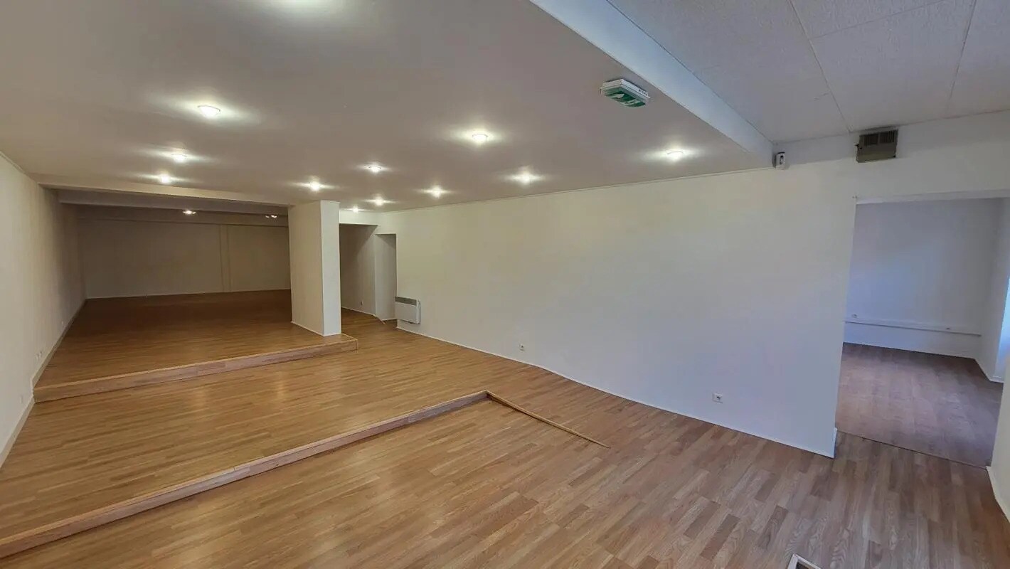 Flex in Montauban for lease Interior Photo- Image 1 of 4