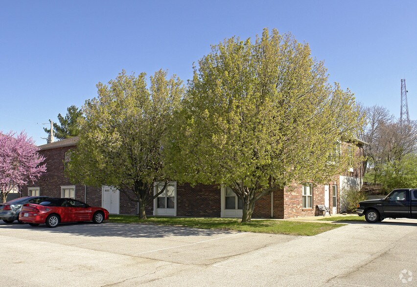 1821 Sherman Dr, Saint Charles, MO for sale - Building Photo - Image 3 of 14