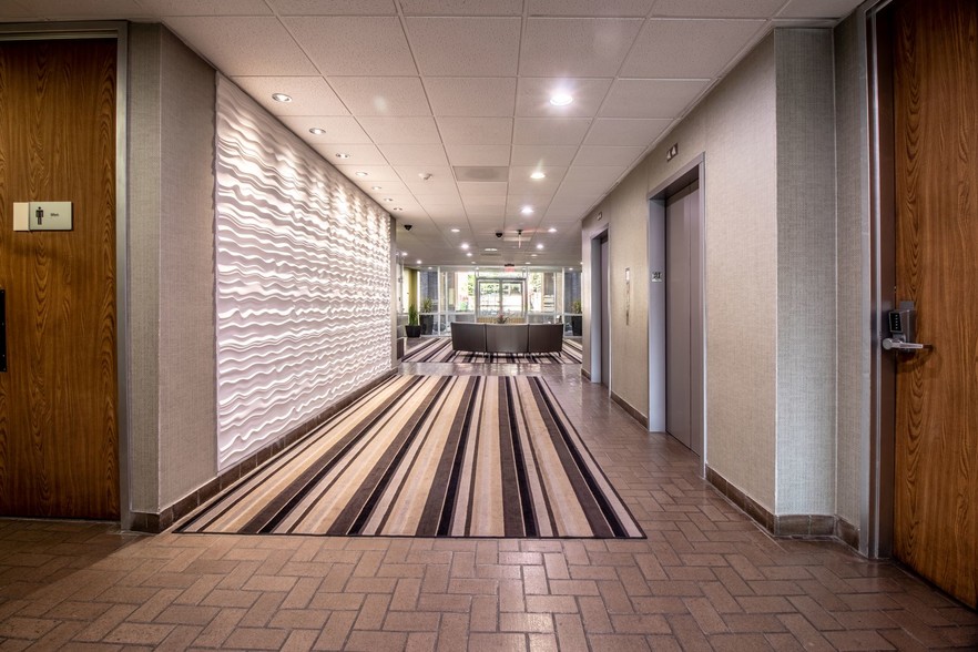 5339 Alpha Rd, Dallas, TX for lease - Lobby - Image 2 of 19