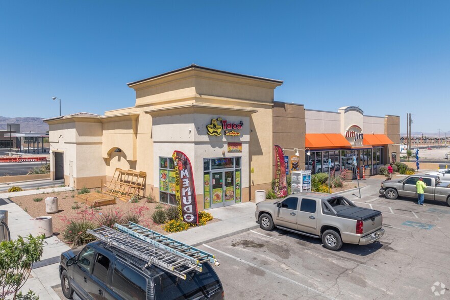 Vegas Gas Station portfolio of 4 properties for sale on LoopNet.com - Building Photo - Image 1 of 4