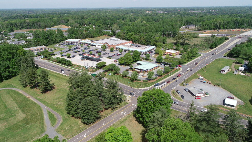 4120-4160 Clemmons Rd, Clemmons, NC for lease - Building Photo - Image 3 of 3