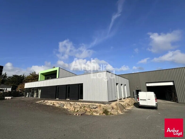 Flex in Saint-Malo for lease - Building Photo - Image 2 of 8