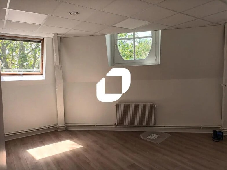 Office in Lille for lease - Building Photo - Image 3 of 7