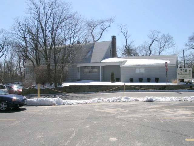 220 S Service Rd, Roslyn Heights, NY for sale - Building Photo - Image 3 of 3