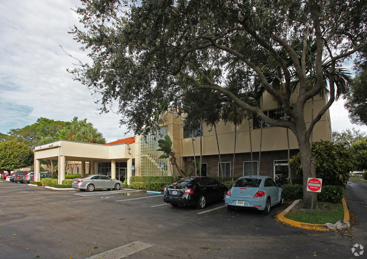 1001 NW 13th St, Boca Raton, FL 33486 Physicians Medical Building