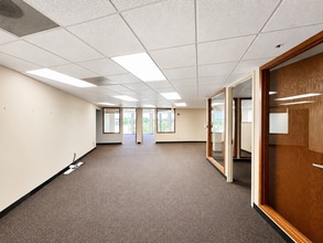 800 Enterprise Dr, Oak Brook, IL for lease Interior Photo- Image 1 of 7