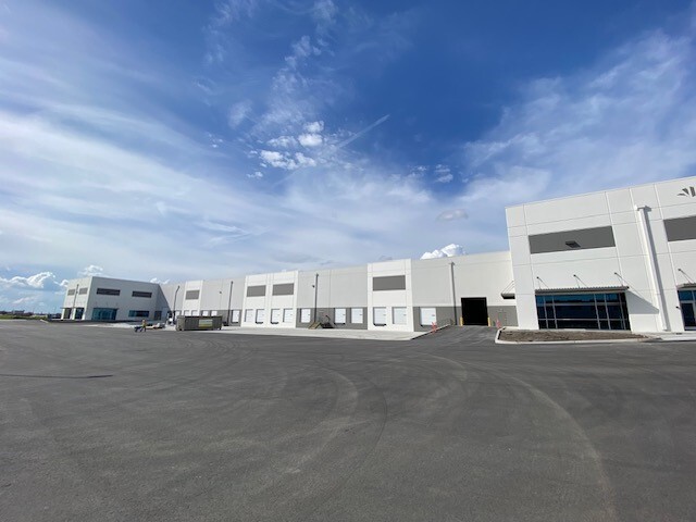 1513 Boeing, Stockton, CA for lease - Building Photo - Image 3 of 4