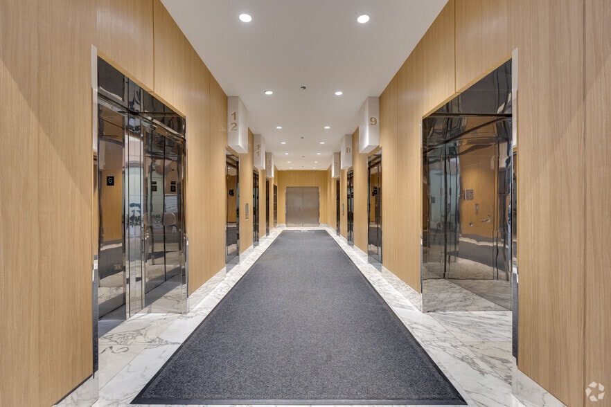200 N LaSalle St, Chicago, IL for lease - Lobby - Image 3 of 34