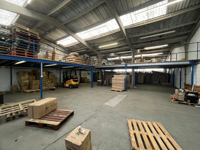 Buckingham Rd, Aylesbury for lease - Building Photo - Image 3 of 24