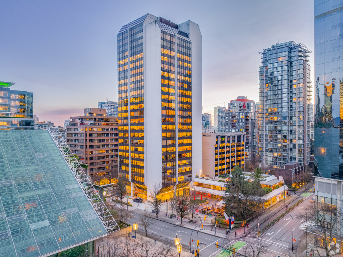 808-888 Nelson St, Vancouver, BC V6Z 2H2 - Nelson Square 