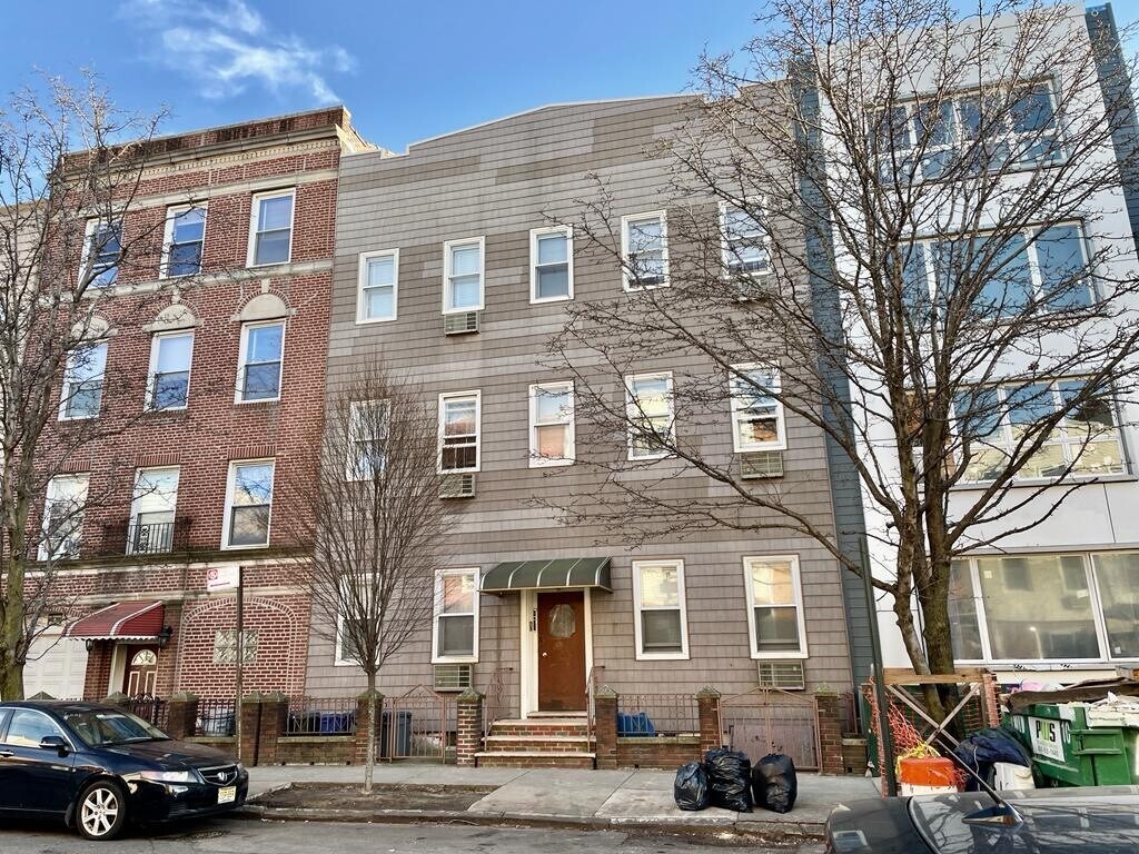 100 Jackson St, Brooklyn, NY 11211